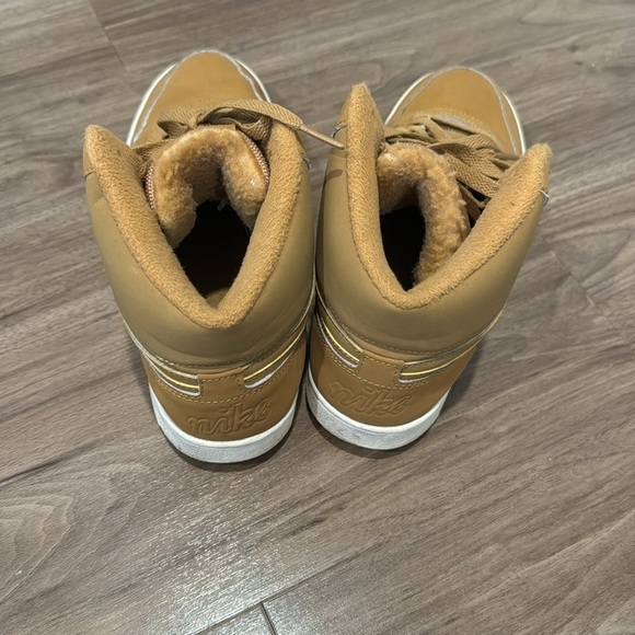 Nike Ebernon Mid SE in Wheat - Picture 4 of 6